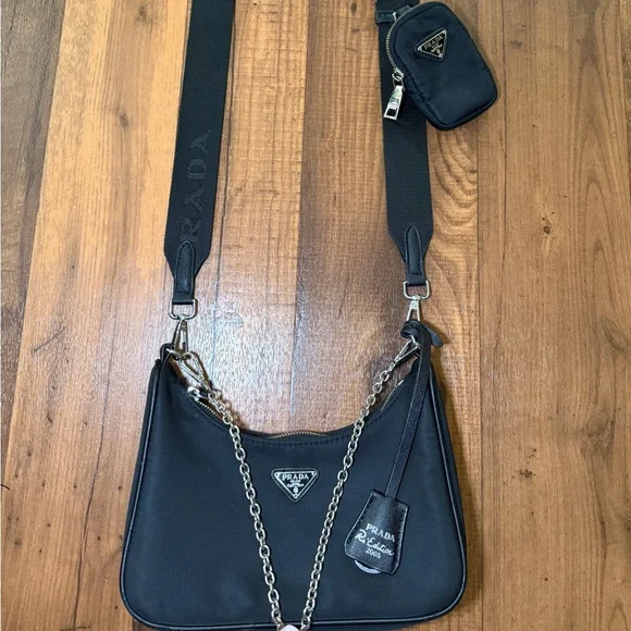 Prada Elegant Black Leather Bag - Picture 2 of 6